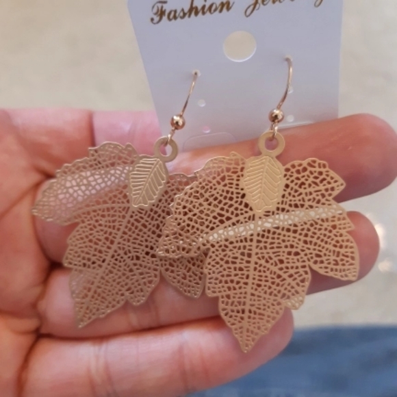 Lasercut Filigree Leaf Dangle Earring - Picture 5 of 6